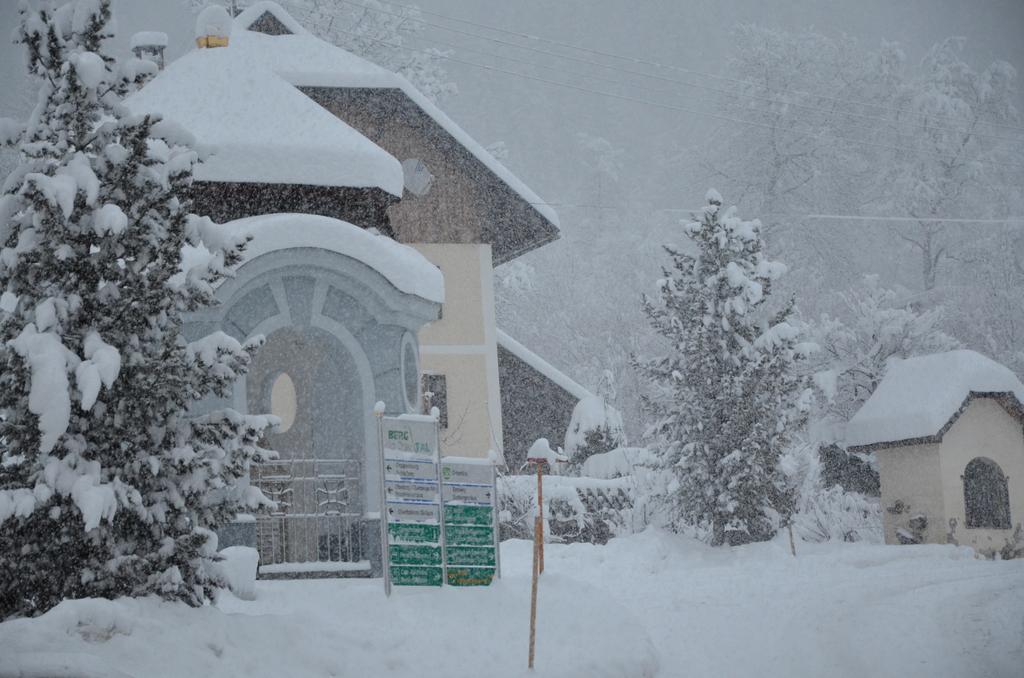 Gasthof Zur Schmiede Berg im Drautal Kültér fotó