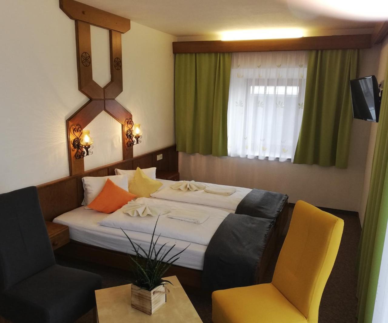 Gasthof Zur Schmiede Berg im Drautal Kültér fotó